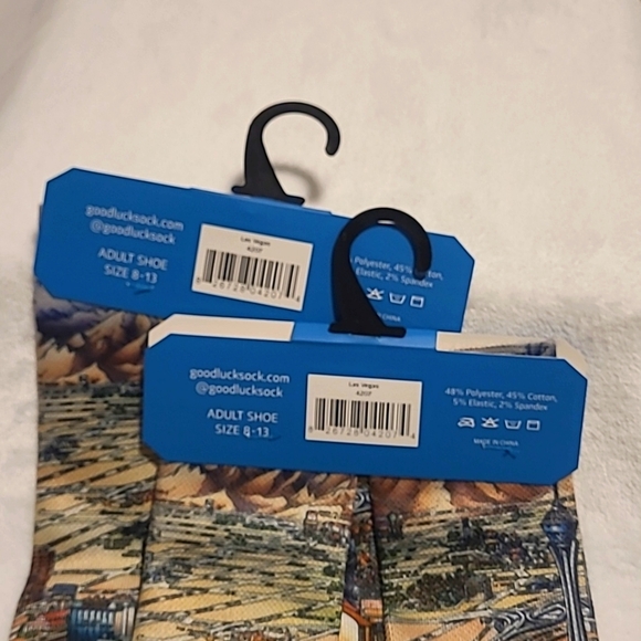 2 Pair Socks, creative designs, super soft - Picture 4 of 4